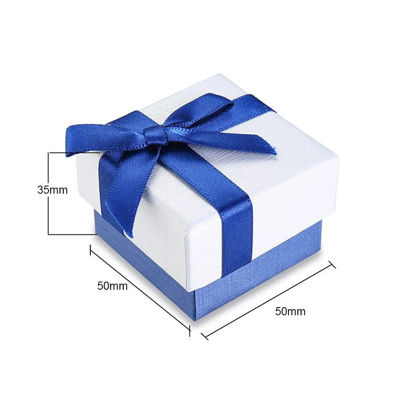 Écrin blanc à ruban bleu pour bague et chevalière