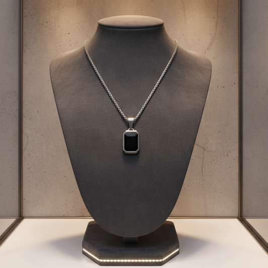 Collier Pendentif "Archi" – Acier Poli & Émail Noir Intense