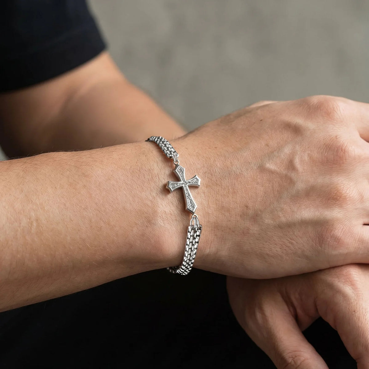 Bracelet « Vinculum » – La Croix Romane & Les Liens d’Acier