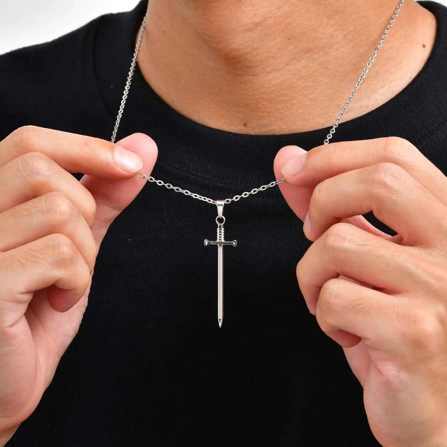 Pendentif "Gladius" – La Lame de la Persévérance