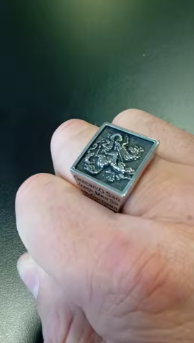 Chevalière "Invictus" – Le Sceau du Triomphe ( Stock limité ! / Notre chevalière la plus portée🔥 )