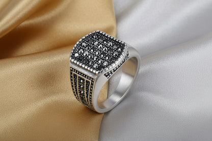 Chevalière Noctis – Structure & Éclat en contraste